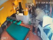 Aυτοκίνητο «εισβάλλει» σε καφετέρια 115 χλμ.! (ΒΙΝΤΕΟ)