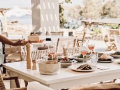 Ανέβηκε ο τζίρος στα καταλύματα, «βούλιαξε» η εστίαση | Η μεγαλύτερη αύξηση στην Πάρο