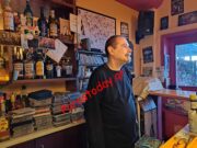 Booze ‘n’ Tales: Το ατμοσφαιρικό μπαράκι της Παροικιάς (Video)