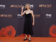 H Meg Ryan φοράει τέλειο φόρεμα με τιράντες