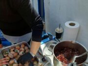 Η παράδοση με τα κόκκινα αυγά στην Αντίπαρο συνεχίζεται!