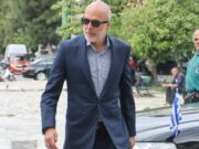 Η Τατιάνα Μπλάτνικ πνίγει τον καημό της στην αγκαλιά του Γ. Μπαρμπαλιά