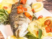 Κέφαλος με πατάτες στο φούρνο