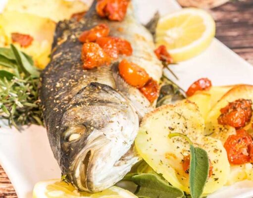 Κέφαλος με πατάτες στο φούρνο