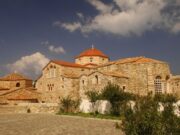 Ο θρύλος της Παναγίας Εκατονταπυλιανής