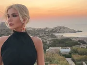 Η Καινούργιου μαγεύτηκε με το ηλιοβασίλεμα της Αντιπάρου