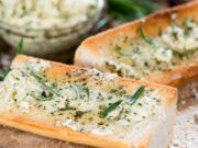 Σκορδόψωμο: Η γεύση που λιώνει στο στόμα!