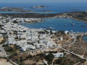 Υμνοι του Bloomberg για Πάρο και Αντίπαρο