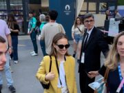 H Portman τραβάει τα βλέμματα…
