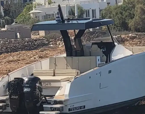 ΝΑΟΥΣΑ: Σκάφος βγήκε στη στεριά!