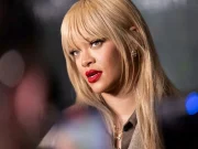 Η Rihanna διαφημίζει τις ζαρτιέρες της! (Pics)