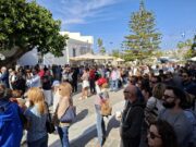 ΠΑΡΟΣ: Στιγμιότυπα και ομιλίες από τη συγκέντρωση διαμαρτυρίας κατά της ιδιωτικοποίησης του νερού (BINTEO)