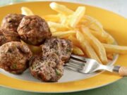 Κεφτεδάκια με πατάτες τηγανητές