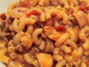 Κοφτό μακαρονάκι με καλαμάρι και σάλτσα ντομάτας