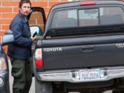 Ο Christian Bale κυκλοφορεί με αγροτικό όχημα με καρότσα του 2003