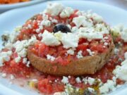 Τον ντάκο θεωρούν καλύτερη σαλάτα οι ξένοι κι όχι τη χωριάτικη