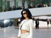 Παρίσι: Εντυπωσιακή εμφάνιση της Kylie Jenner σε επίδειξη μόδας