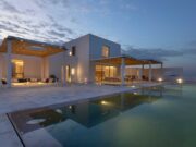 Πόσους ξενοδοχειακούς χώρους και κλίνες διαθέτει η Περ. Ενότητα Πάρου – Αντιπάρου