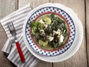 Καλαμαράκια με σπανάκι σαν φρικασέ