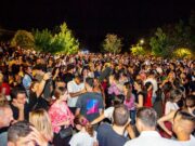 Η Κική Σπανού ξεσήκωσε τους πάντες με τα νησιώτικα τραγούδια