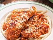 Ο απόλυτος κόκορας κρασάτος της Αργυρώς Μπαρμπαρίγου