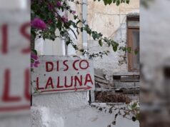 Ο πρώην δημιουργικός διευθυντής του οίκου Gucci, φωτογραφίζει την Αντίπαρο